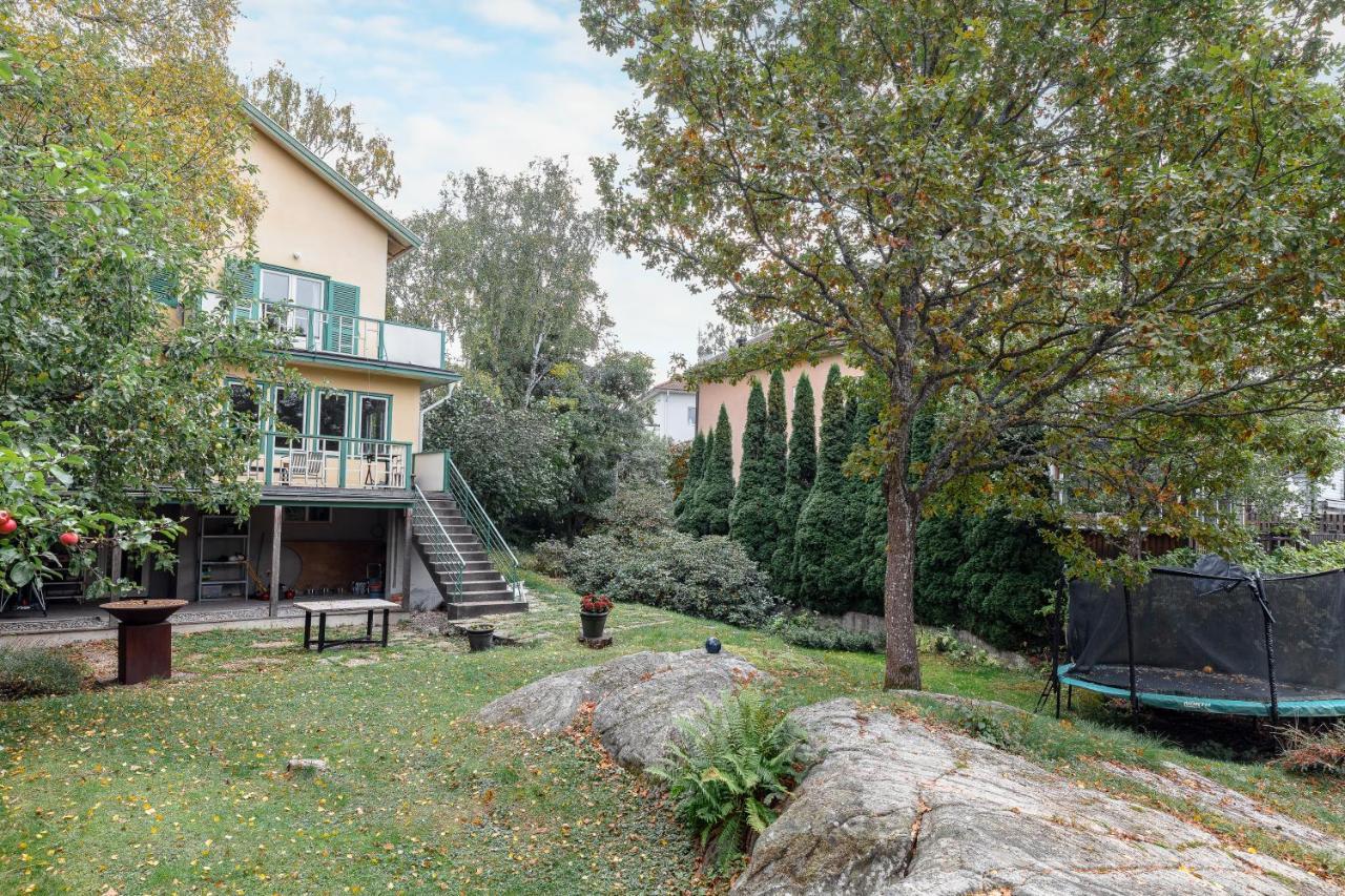 Fantastic 4 Bedroom Home In Bromma With Everything Stockholm Exterior photo